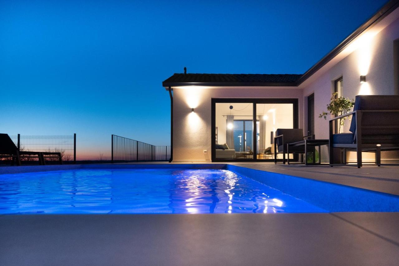 Villa Tonka With Jacuzzi Sauna And Private Pool Labin  Buitenkant foto